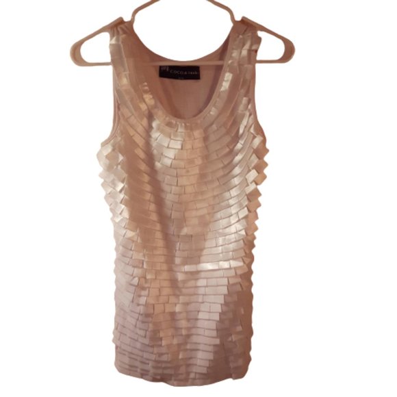 coco & tashi Tops - 💥$13💥 Coco & Tashi White sleeveless top shirt blouse size XL